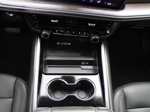 Used 2025 Chevrolet Tahoe LT image 16