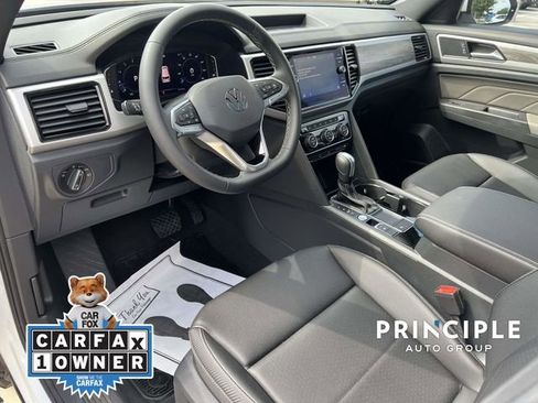 Used 2023 Volkswagen Atlas Cross Sport SE w/ Panoramic Sunroof Package FWD image 16