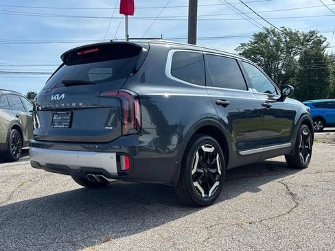 Used 2024 Kia Telluride EX w/ EX Captain's Chair Package AWD/4WD image 3