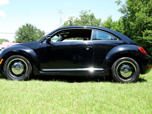 Used 2012 Volkswagen Beetle 2.5 image 2
