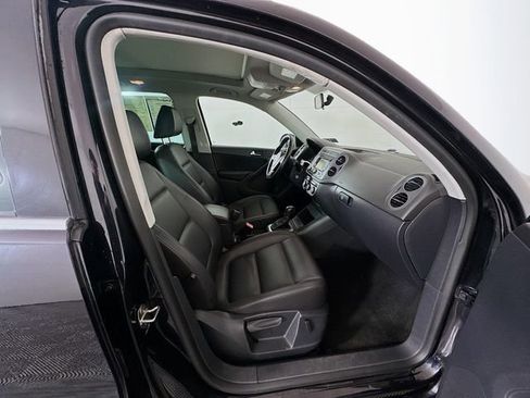 Used 2013 Volkswagen Tiguan SE image 27
