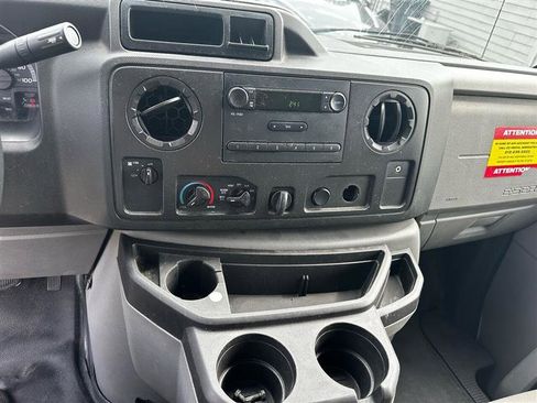 Used 2018 Ford E-350 and Econoline 350 Super Duty image 28