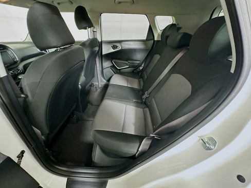 Used 2025 Kia Soul LX w/ LX Technology Package FWD image 26
