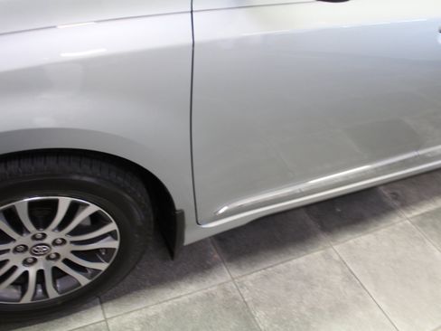 Used 2019 Toyota Sienna XLE image 38