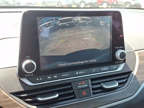 Used 2024 Nissan Altima 2.5 SV FWD image 19