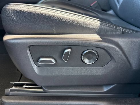 Used 2025 GMC Yukon Denali AWD/4WD image 19