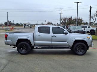 Used 2022 Toyota Tacoma SR video 2