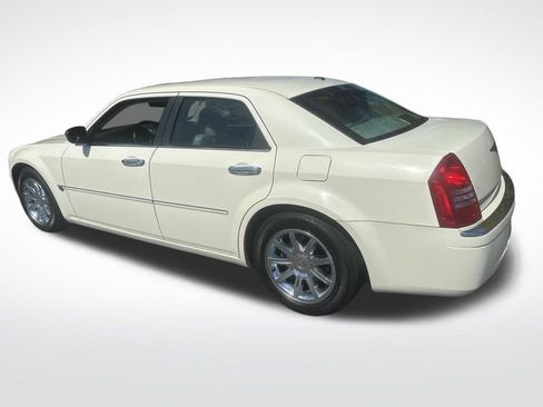 Used 2006 Chrysler 300 C w/ Navigation & Sound Group II RWD image 14