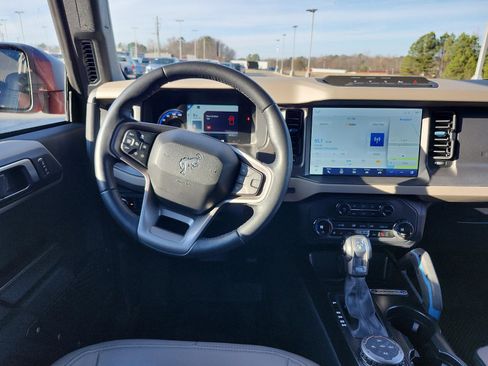 Used 2024 Ford Bronco Wildtrak image 13