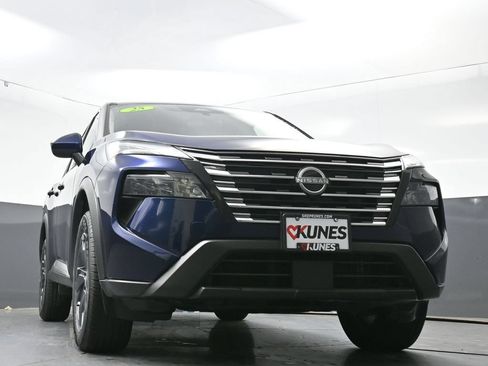 Used 2025 Nissan Rogue SV FWD image 42
