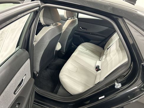 Used 2023 Hyundai Elantra Limited image 21