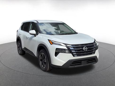 Used 2025 Nissan Rogue SV AWD/4WD image 3