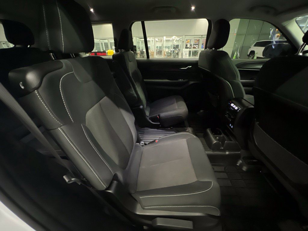 Certified 2023 Jeep Grand Cherokee L Laredo RWD image 23