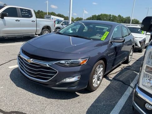 Used 2025 Chevrolet Malibu LT FWD image 3