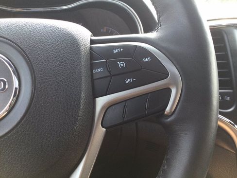 Used 2018 Jeep Grand Cherokee Altitude AWD/4WD image 30