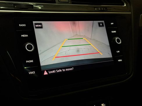 Used 2019 Volkswagen Tiguan SE w/ Panoramic Sunroof Package image 53