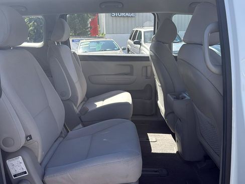 Used 2018 Kia Sedona L FWD image 13