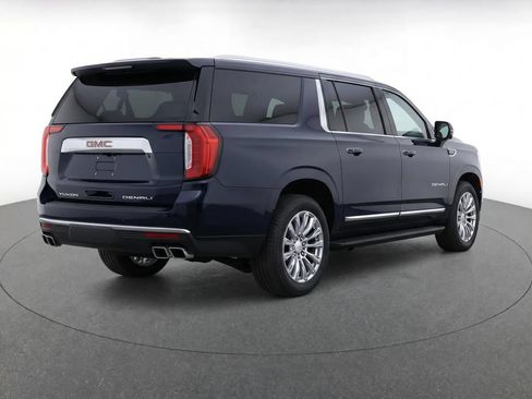 Used 2024 GMC Yukon XL Denali w/ Advanced Technology Package AWD/4WD image 6