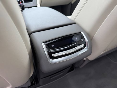 Used 2024 Cadillac XT6 Premium Luxury image 17