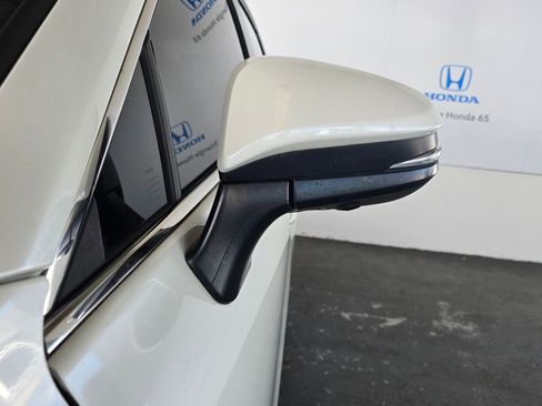 Used 2021 Toyota Venza Limited image 27