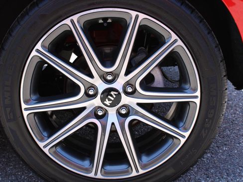 Used 2018 Kia Soul ! FWD image 7