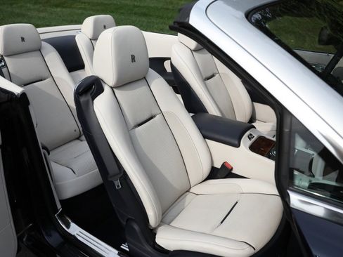 Used 2019 Rolls-Royce Dawn image 8