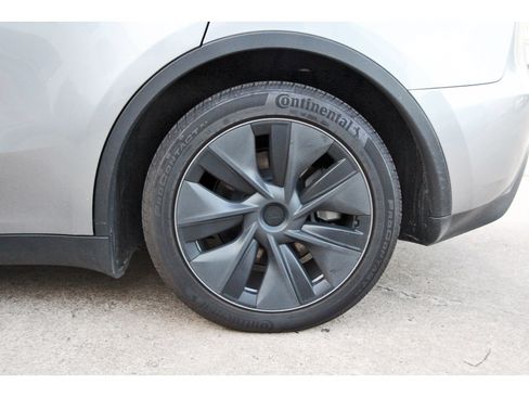 Used 2025 Tesla Model Y Long Range RWD image 29