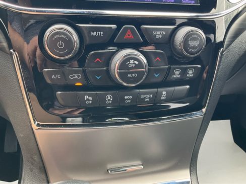 Used 2019 Jeep Grand Cherokee Altitude AWD/4WD image 10