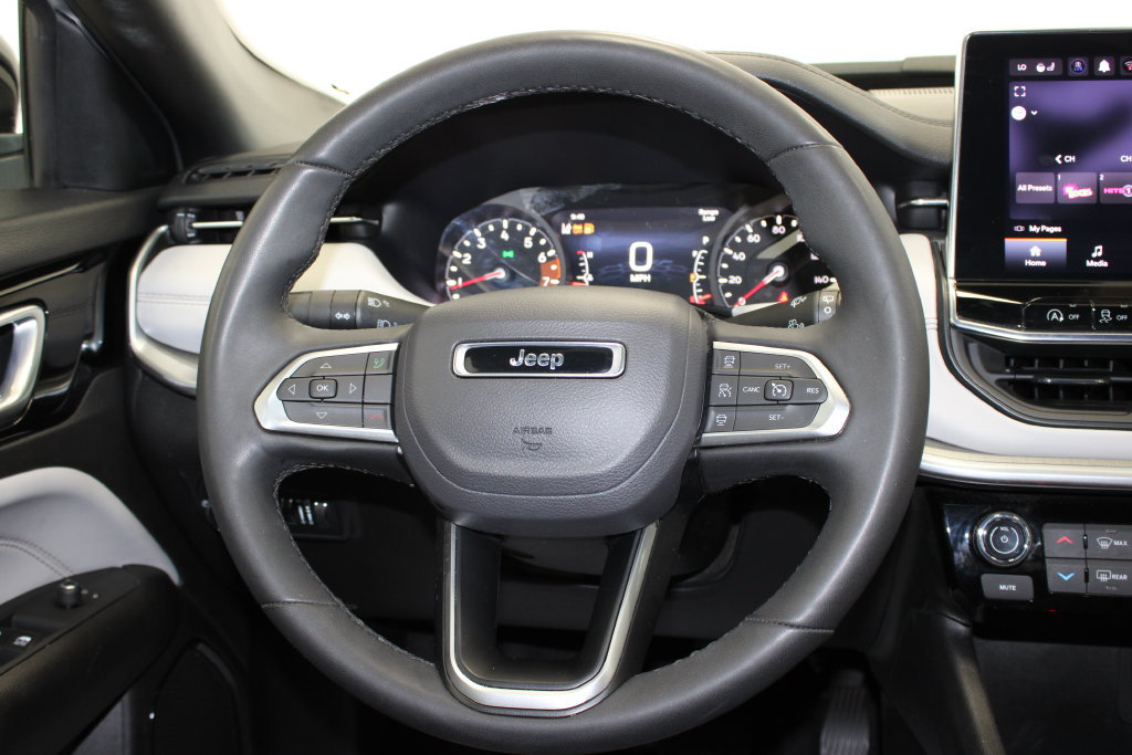 Used 2025 Jeep Compass Limited AWD/4WD image 14