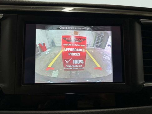 Used 2020 Chrysler Pacifica Touring-L FWD image 27