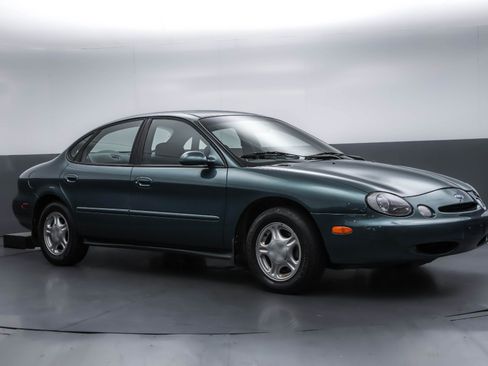 Used 1997 Ford Taurus GL FWD image 4