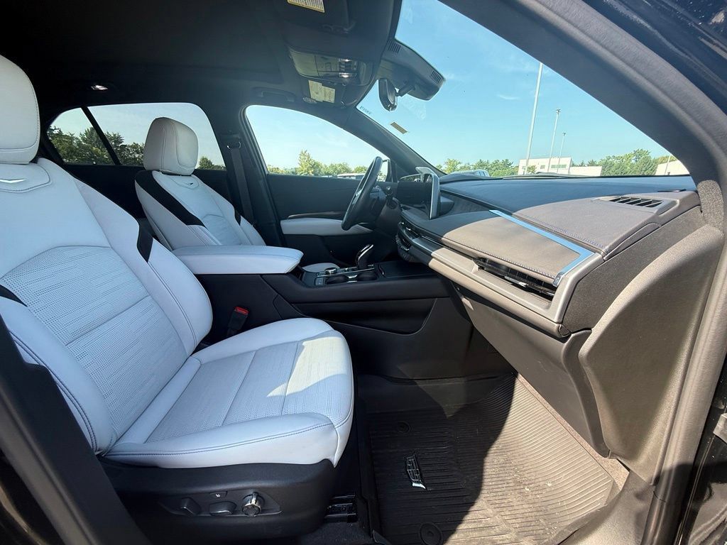 Certified 2024 Cadillac XT4 Sport AWD/4WD image 34