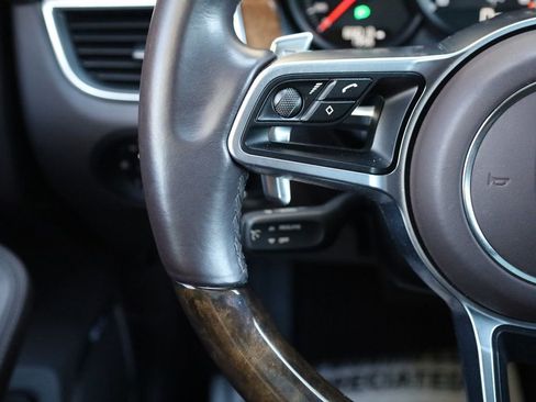 Used 2015 Porsche Macan Turbo image 29