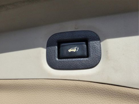 Used 2018 Nissan Rogue SL w/ Premium Package image 22