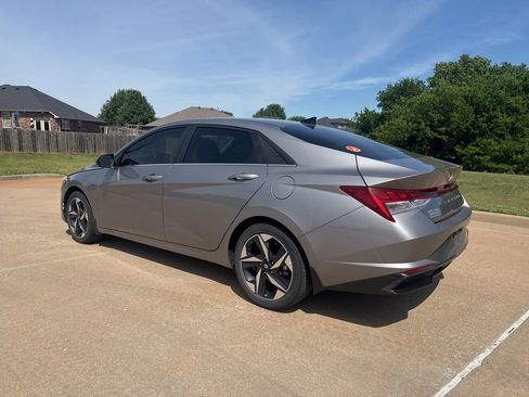 Used 2023 Hyundai Elantra Limited FWD image 2