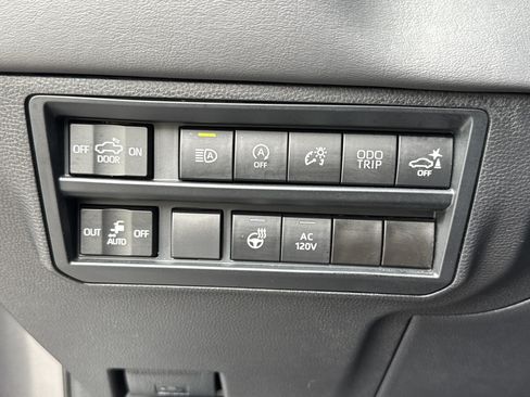 Used 2024 Toyota Tundra Platinum AWD/4WD image 20
