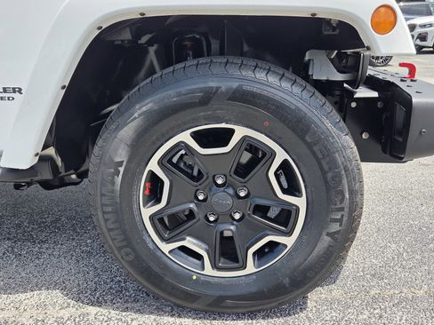 Used 2017 Jeep Wrangler Unlimited Rubicon AWD/4WD image 9