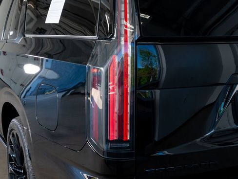 Used 2026 Cadillac Escalade ESV Platinum Sport w/ LPO, ONYX Package image 12