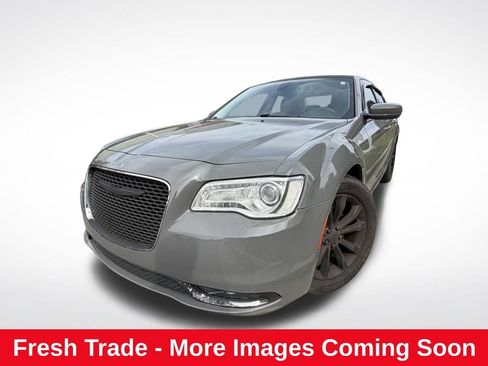 Used 2018 Chrysler 300 Touring w/ Driver Convenience Group image 1