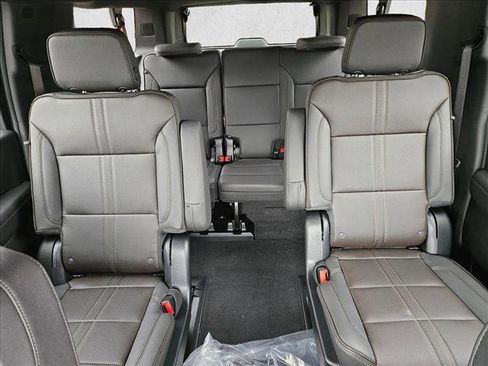 New 2026 Chevrolet Suburban High Country image 14