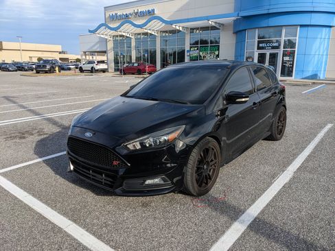 Used 2016 Ford Focus ST w/ Equipment Group 402A image 13