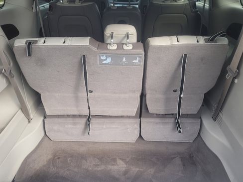 Used 2017 Chrysler Pacifica Touring-L Plus image 35