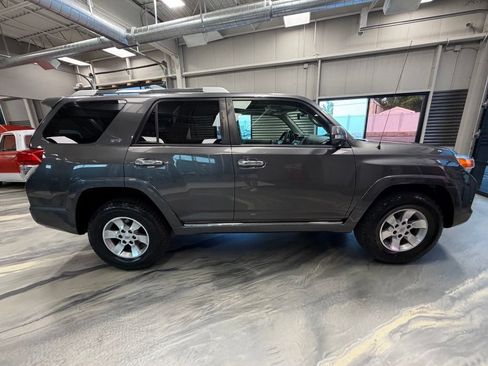 Used 2010 Toyota 4Runner SR5 AWD/4WD image 34