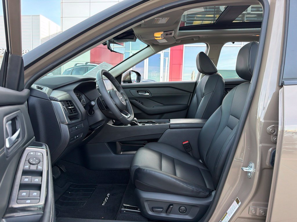 Used 2024 Nissan Rogue SV w/ SV Premium Package FWD image 13