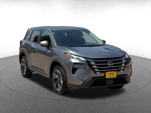 Used 2025 Nissan Rogue SV AWD/4WD image 3