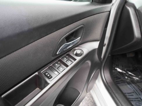 Used 2016 Chevrolet Cruze LT FWD image 7