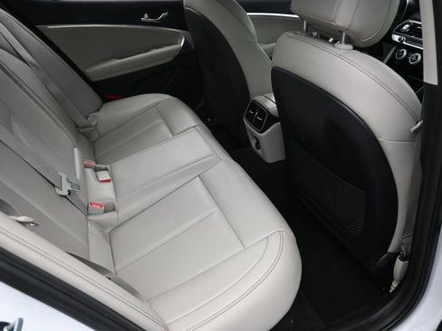Used 2020 Genesis G70 2.0T AWD/4WD image 32
