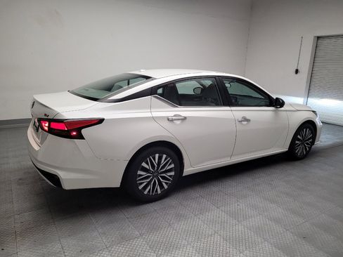 Used 2024 Nissan Altima 2.5 SV FWD image 10