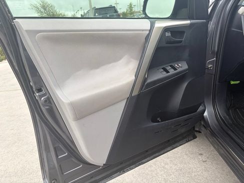 Used 2013 Toyota RAV4 LE FWD image 13