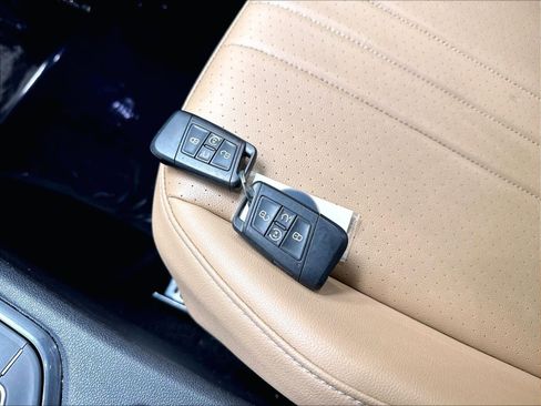Used 2023 Volkswagen Tiguan SE w/ Panoramic Sunroof Package AWD/4WD image 38
